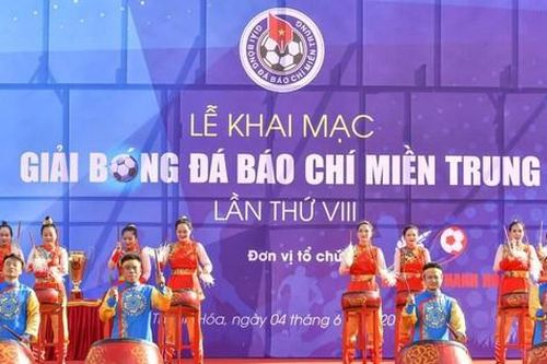 Khai mạc giải bóng đá Báo chí miền Trung lần thứ VIII tại Thanh Hóa