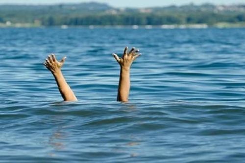 Tắm sông cùng bạn, bé 8 tuổi đuối nước nguy kịch