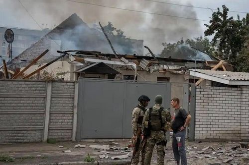 Ukraine tái chiếm 20% thành phố miền đông, Nga hứa giúp tái thiết Donbass