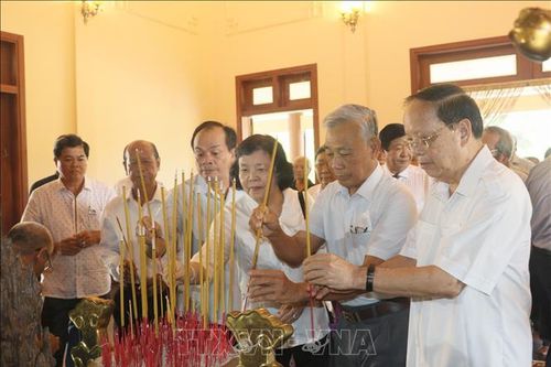 Dâng hương tưởng niệm 14 năm Ngày mất Thủ tướng Võ Văn Kiệt