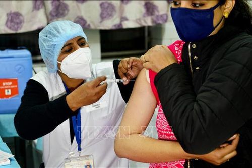 Ấn Độ lần đầu cấp phép tiêm kết hợp vaccine ngừa COVID-19 làm mũi tăng cường