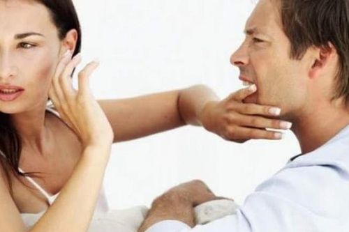 Vợ giận nên đòi ngủ riêng, tôi xuống làm hòa thì rụng rời khi thấy cảnh tượng bên trong