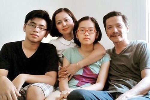Cuộc sống gia đình ít ai biết của 'ông bố quốc dân' NSND Trung Anh
