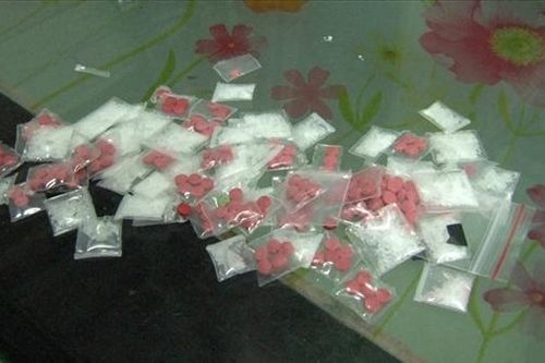 Dùng đồ gỗ quý để thanh toán tiền mua ma túy