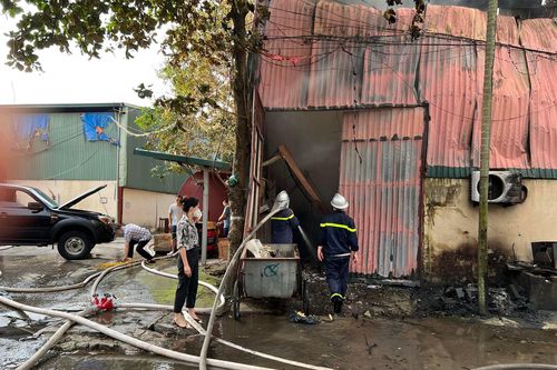 Cháy kho thực phẩm đang bị đình chỉ hoạt động vì vi phạm phòng cháy chữa cháy