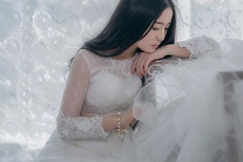 Mẹ chồng 'chiếm sóng' đám cưới khi thông báo có thai