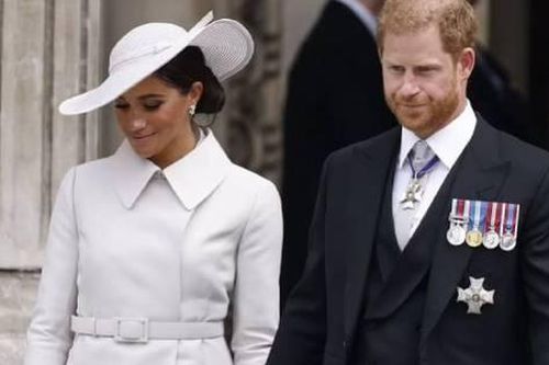 Harry, Meghan về nhà sau Lễ Tạ ơn, không dự tiệc cùng Hoàng gia