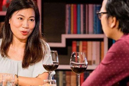 Lấy mối tình đầu sau 12 năm yêu, hotmom mẹ Xu Sim đã nghĩ tới ly hôn lúc sắp cưới