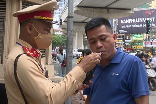Người dân mong nâng cao mức độ xử phạt tình trạng tài xế 'ma men'