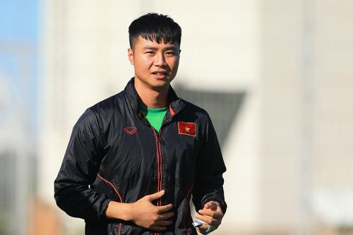 Văn Toản nẹp ngón tay trước trận gặp U23 Hàn Quốc
