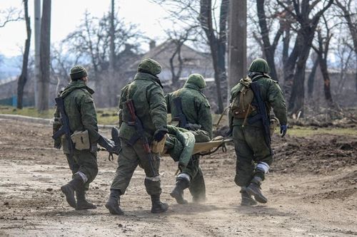 Ukraine và Nga lần đầu trao đổi binh sĩ tử trận