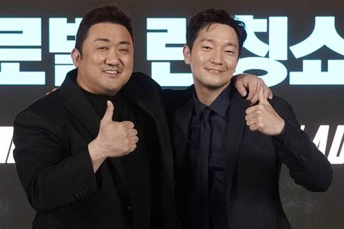 Khán giả ném đồ vật về phía Ma Dong Seok