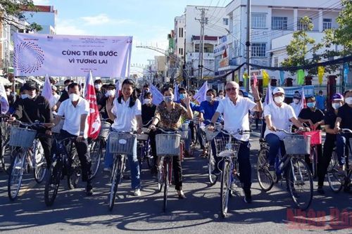 Đạp xe và trồng rừng hưởng ứng Ngày Môi trường thế giới tại Sóc Trăng