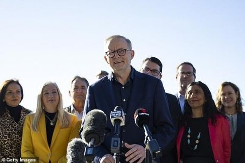 Trên đường đến Indonesia, Thủ tướng Australia 'nhắn nhủ' lãnh đạo nước này