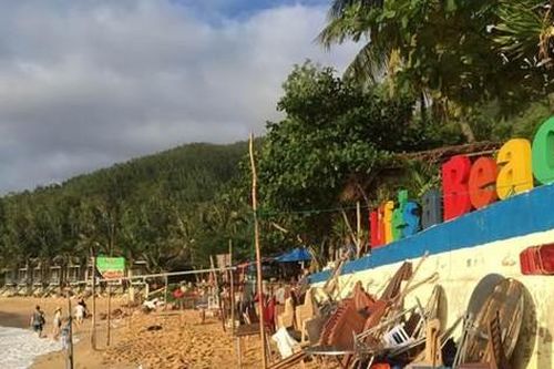 Cần 'cứu' không gian biển Bãi Xép