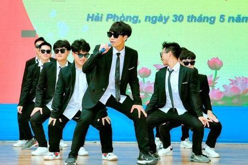 Tiết mục hút triệu lượt xem của dàn nam sinh Hải Phòng trong lễ trưởng thành