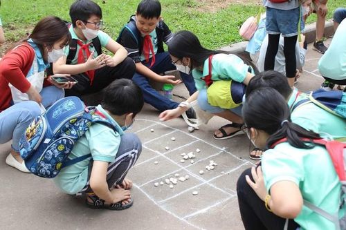 Phụ huynh thành phố ngược xuôi tìm chỗ học, chỗ chơi khi con vào hè