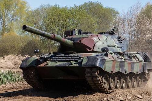 Tây Ban Nha tuyên bố sẵn sàng chuyển giao vũ khí hạng nặng cho Ukraine