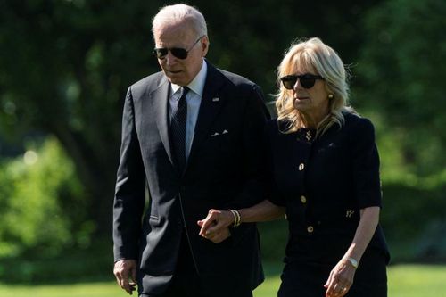 Vợ chồng Tổng thống Biden phải sơ tán khẩn do máy bay lạ vào vùng cấm