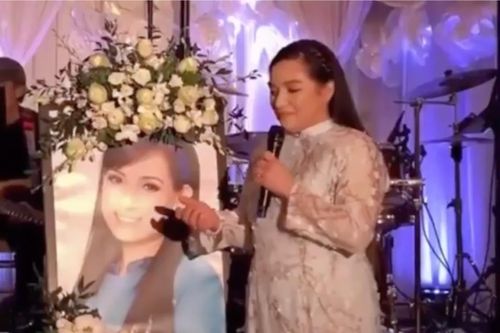 Clip: Wendy vừa khóc vừa song ca với Phi Nhung, nghẹn ngào nói lời xin lỗi mẹ vì một điều