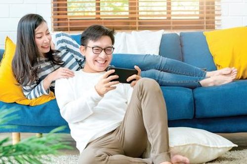 Tìm người bạn trung thành cho chồng bằng chú cún cưng... ảo