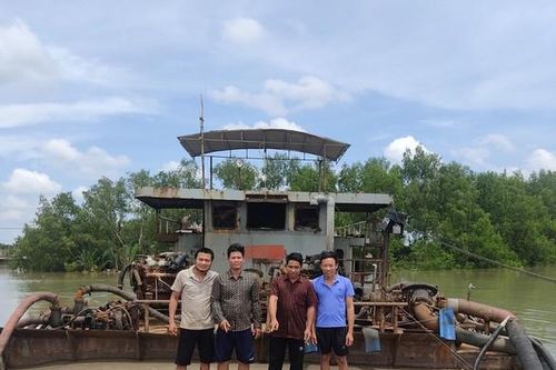 Bắt tạm giam nhóm 'cát tặc' quy mô lớn chuyên hoạt động trên biển Cần Giờ
