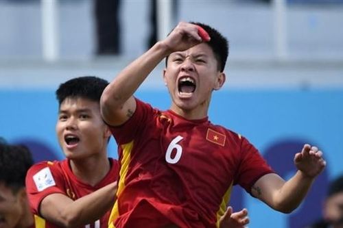 AFC ca ngợi cú sút của Tiến Long