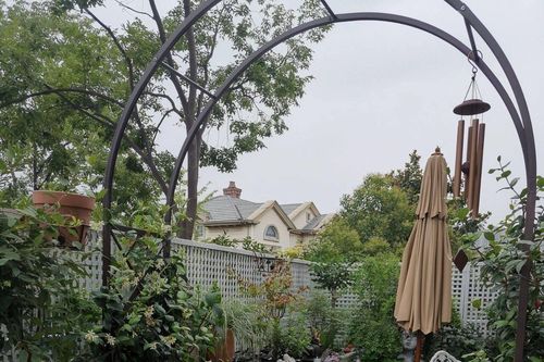 Khu vườn sân thượng 40m2 được gia chủ tự tay làm từ A đến Z