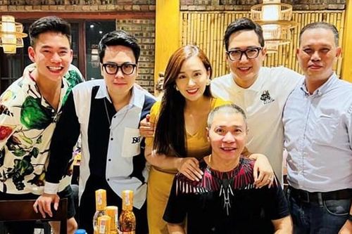 NSND Công Lý rạng rỡ cùng đoàn phim 'Chồng cũ, vợ cũ, người yêu cũ' sau 1 năm nghỉ dưỡng bệnh
