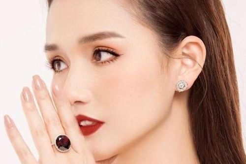 'Sốc nặng' với bộ sưu tập kim cương siêu 'khủng' của mỹ nhân phim VTV: 100 tỷ đồng và hơn thế nữa