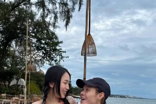 Sau sinh 1 tháng, con gái Minh Nhựa đã khoe thần sắc rạng rỡ