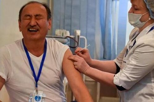 Bắt giữ Bộ trưởng Y tế Kyrgyzstan vì cáo buộc tham nhũng trong mua vaccine COVID-19