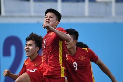 Siêu phẩm của U23 Việt Nam: Vai trò thầm lặng của Thanh Bình, Quang Nho