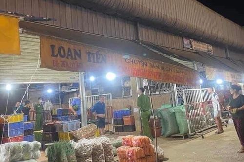 Người đàn ông bị đâm chết khi đang nằm nghỉ ở ki ốt chợ đầu mối