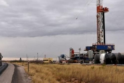 Dầu Brent tăng vọt lên hơn 120 USD/thùng sau khi Ả Rập Xê-út tăng giá dầu thô