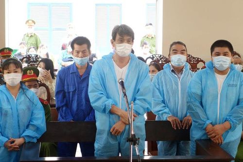 Buôn lậu 180 tấn đường cát, 5 đối tượng hầu tòa