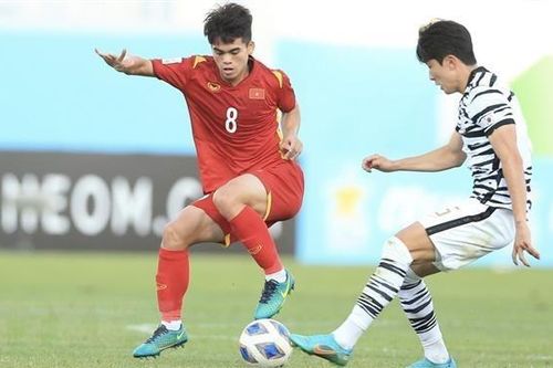 Liên đoàn bóng đá châu Á đánh giá cao tiền vệ Khuất Văn Khang