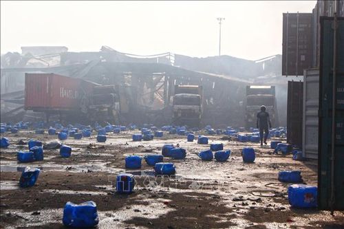 Vụ cháy kho container ở Bangladesh: Ngọn lửa chưa được dập tắt hoàn toàn