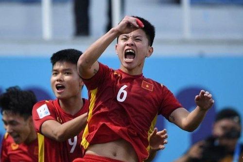 Lập siêu phẩm kiểu Roberto Carlos, Tiến Long nói gì?
