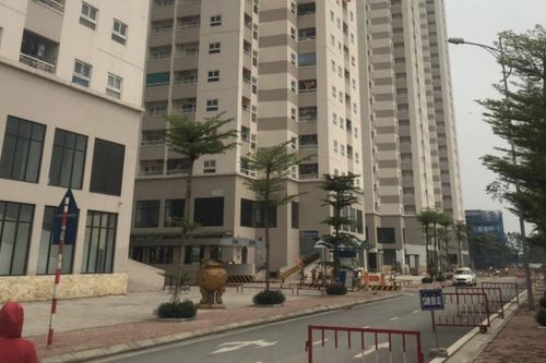Người đàn ông rơi từ chung cư cao tầng ở Hà Nội xuống đất