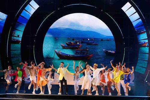 Sôi động đêm diễn Nha Trang rực rỡ những sắc màu