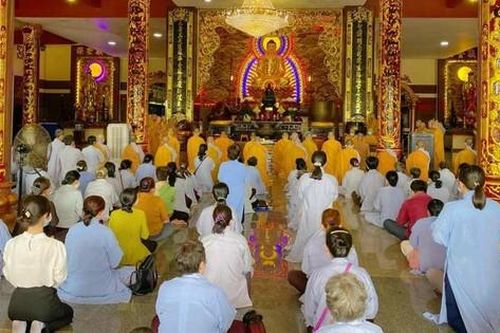 Phật giáo huyện Mang Thít và Tam Bình cúng dường các trường hạ tỉnh Vĩnh Long
