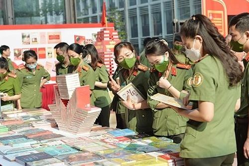 Phát triển văn hóa đọc - Dấu ấn từ Ngày Sách và Văn hóa đọc trong CAND