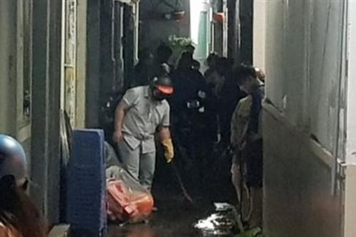Bị đâm tử vong vì... đi tiểu bậy