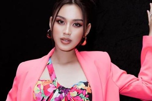Vòng eo từng thẳng như thước kẻ, 'Hoa hậu cấy lúa' Đỗ Thị Hà nay tự tin khoe thắt eo đẹp mê