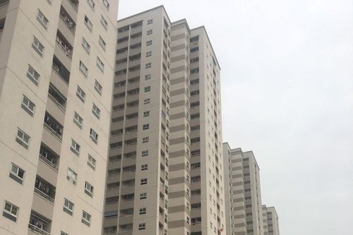 Người đàn ông rơi từ tầng 16 chung cư ở Hà Nội xuống đất