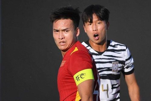 CĐV ầm ĩ, cầu thủ bị ảnh hưởng tâm lý