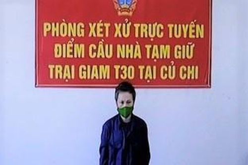 Lĩnh án vì tưới xăng đốt ôtô