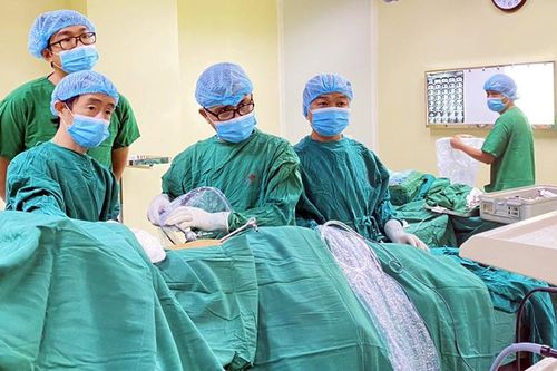 Phẫu thuật thành công khối u trong lồng ngực nặng 2kg tại Kon Tum