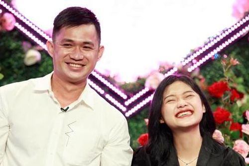 Hot girl Báo chí táo bạo tỏ tình bạn trai hơn 8 tuổi khiến Quyền Linh phấn khích